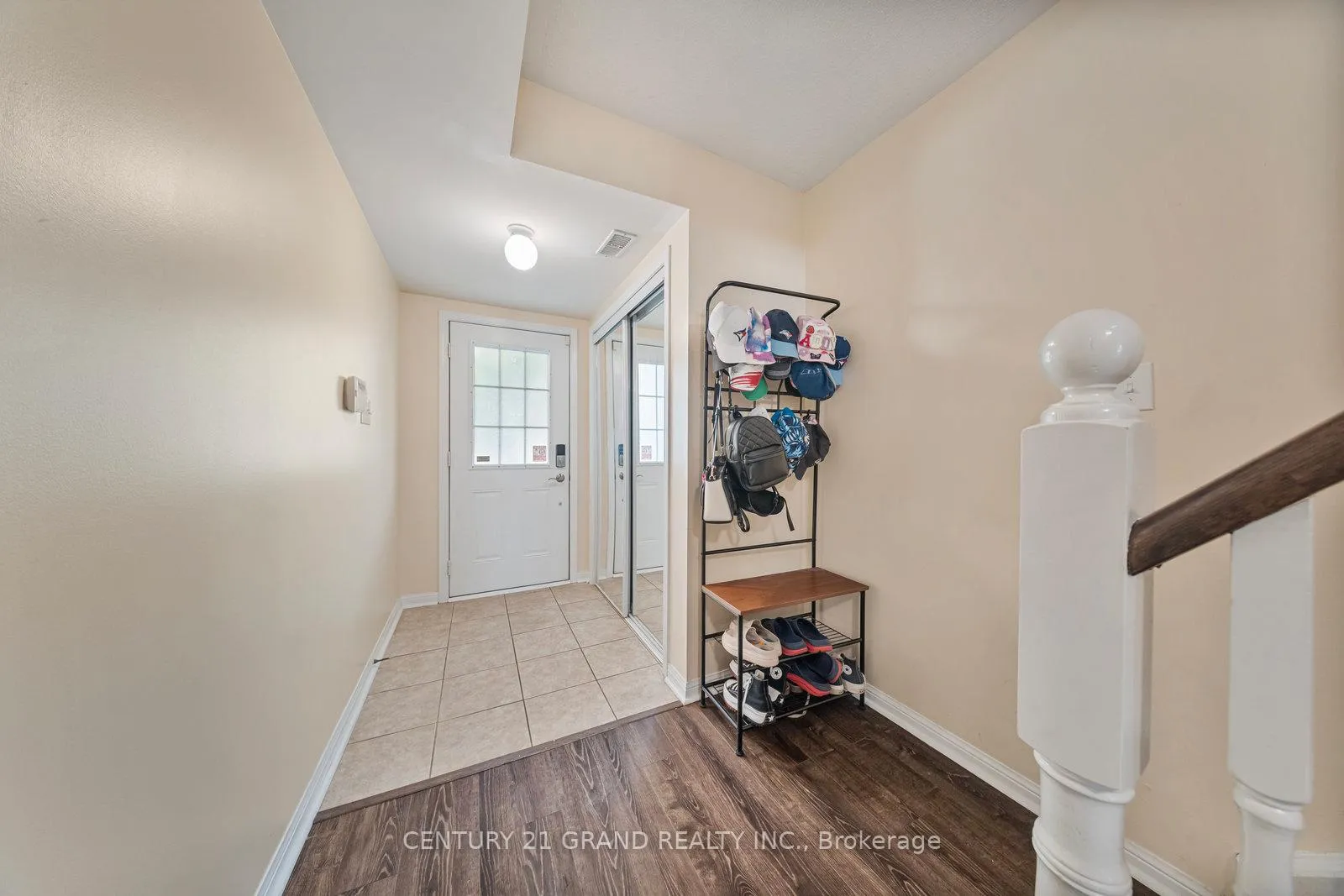 Photo 5 of Unit 38, 470 Beach Boulevard, Hamilton, Hamilton Beach — HOMEH