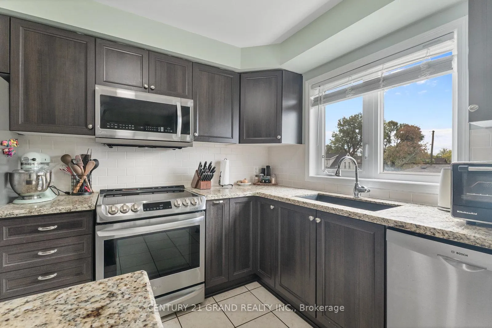 Photo 13 of Unit 38, 470 Beach Boulevard, Hamilton, Hamilton Beach — HOMEH