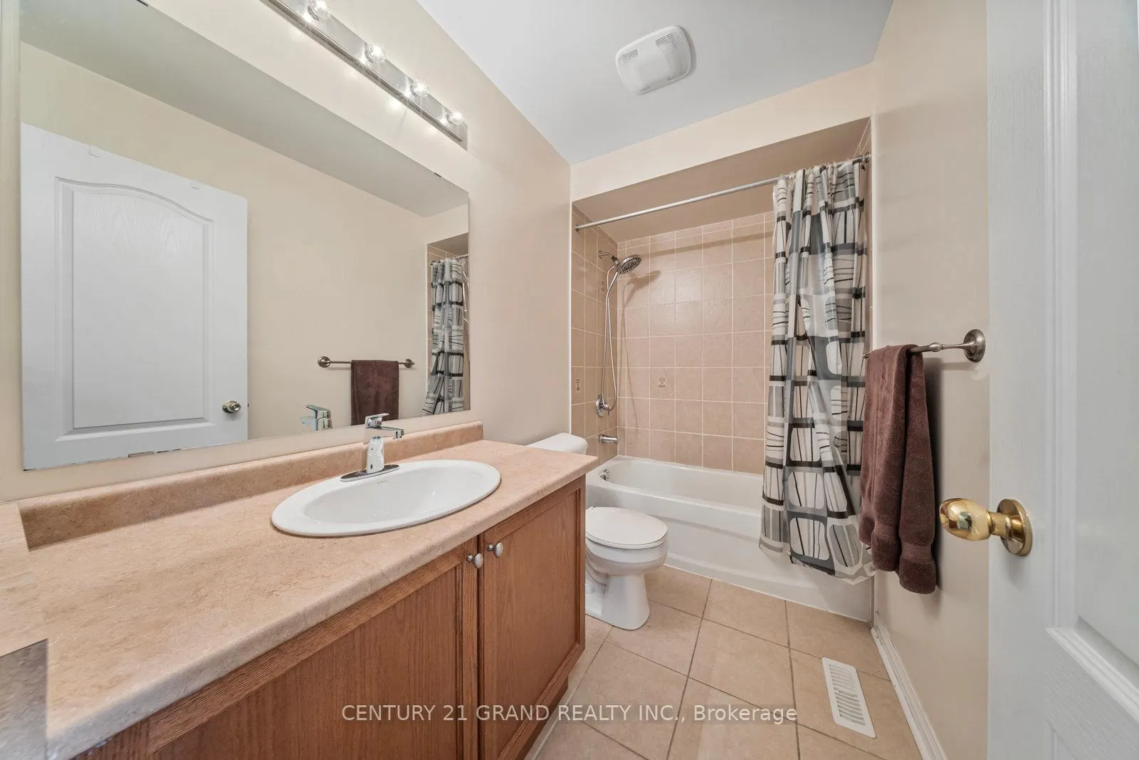 Photo 24 of Unit 38, 470 Beach Boulevard, Hamilton, Hamilton Beach — HOMEH