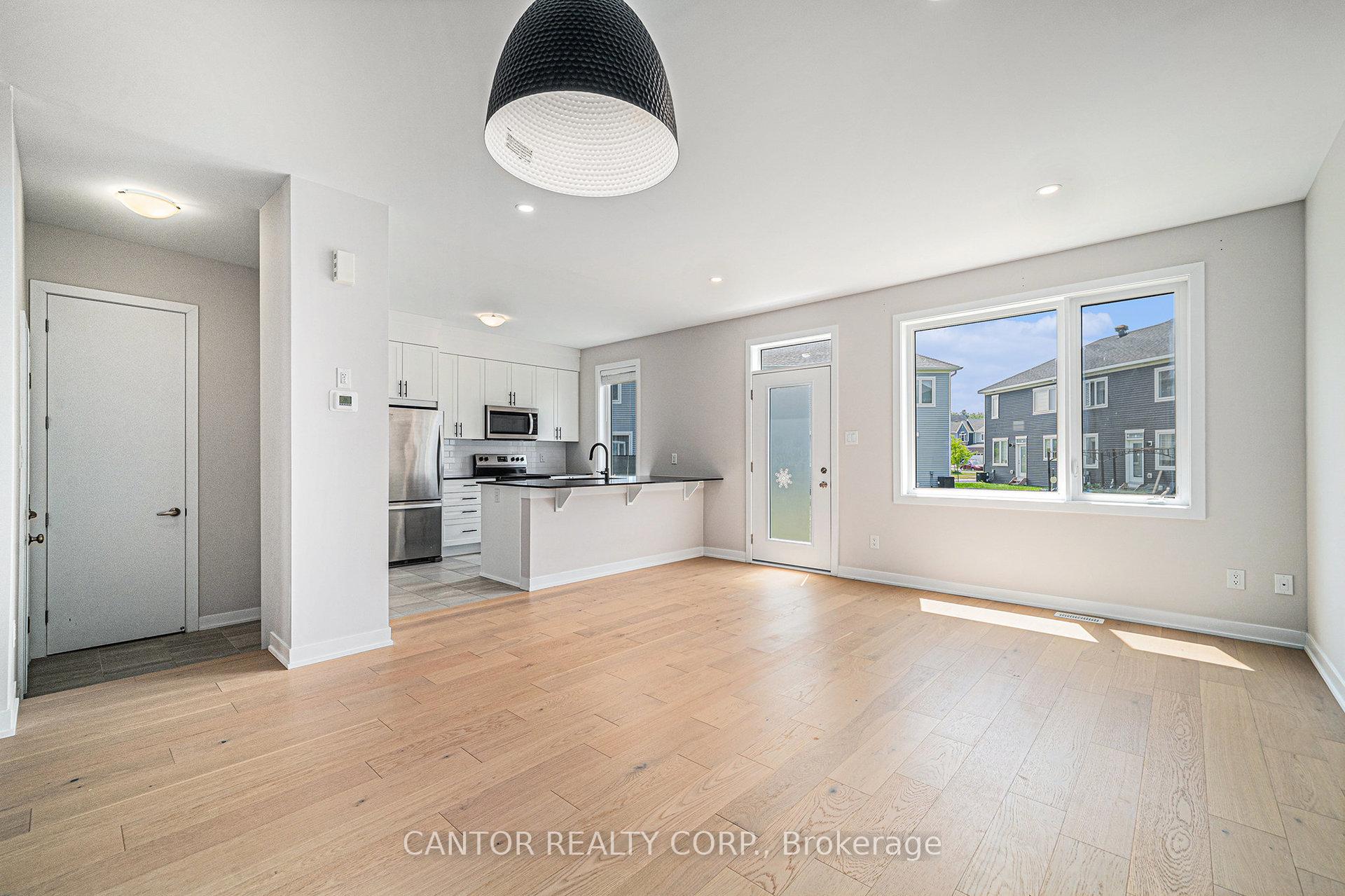 Photo 6 of 22 Focality Crescent, Ottawa, Barrhaven - Half Moon Bay — HOMEH