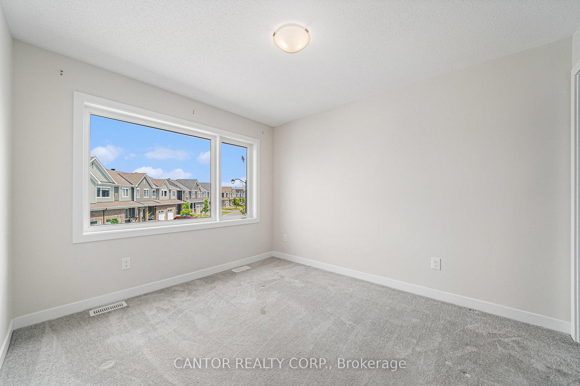 Photo 14 of 22 Focality Crescent, Ottawa, Barrhaven - Half Moon Bay — HOMEH