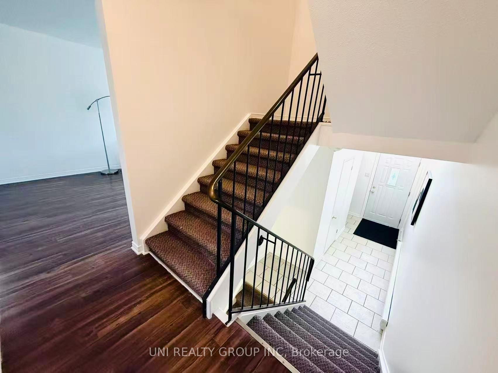 Photo 9 of 2064 Eric Crescent, Ottawa, Pineview — HOMEH