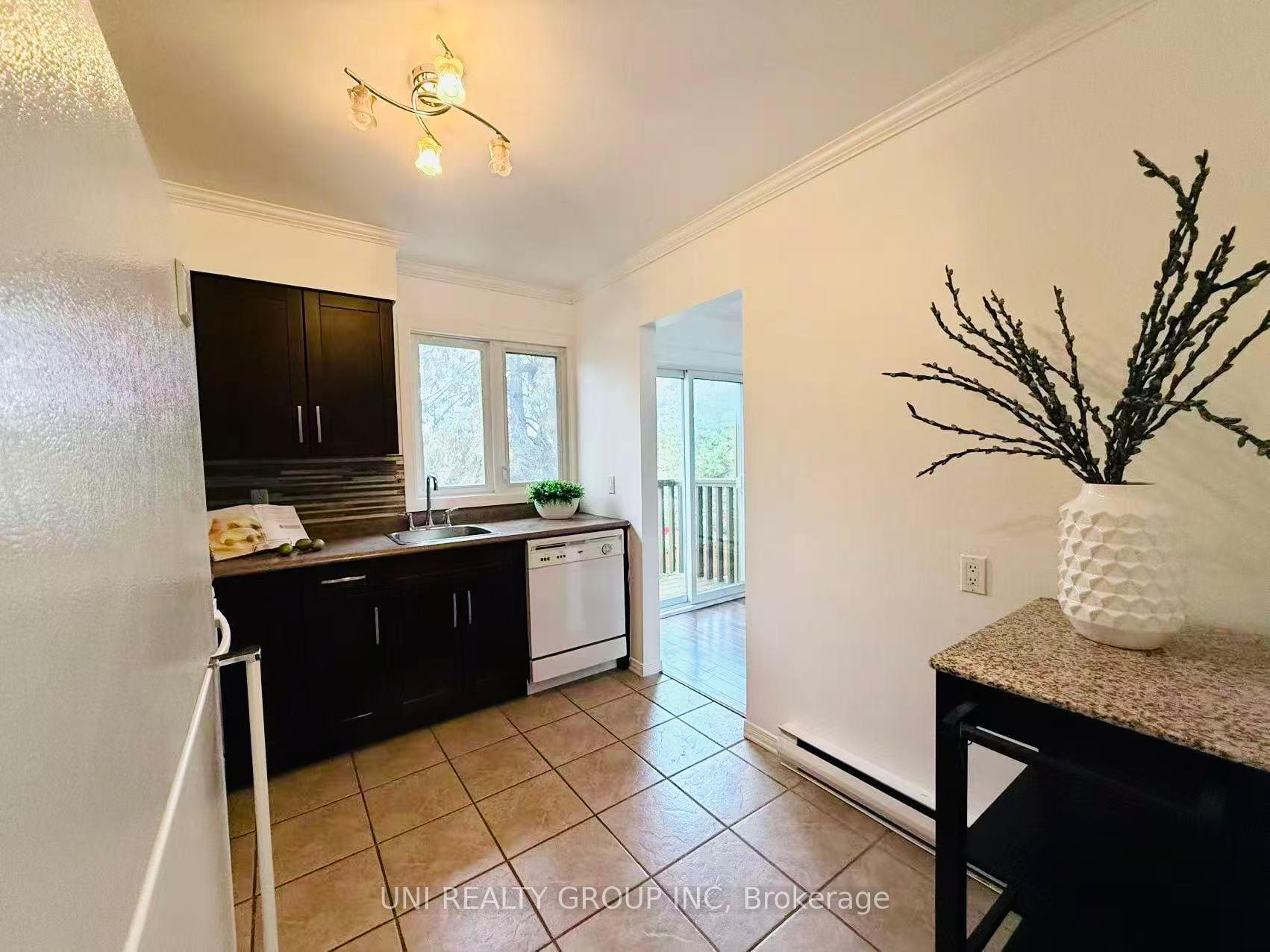 Photo 12 of 2064 Eric Crescent, Ottawa, Pineview — HOMEH