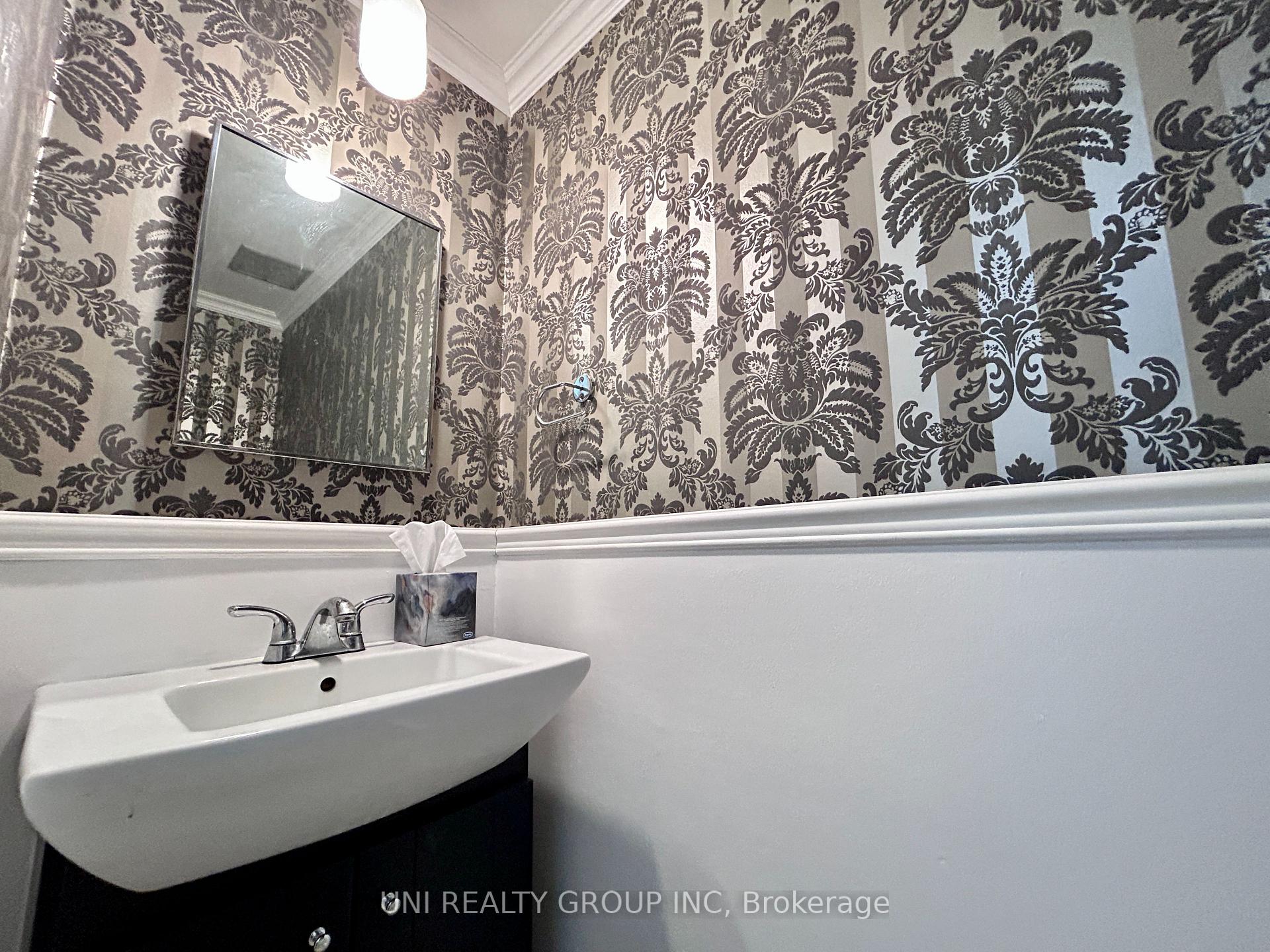 Photo 14 of 2064 Eric Crescent, Ottawa, Pineview — HOMEH