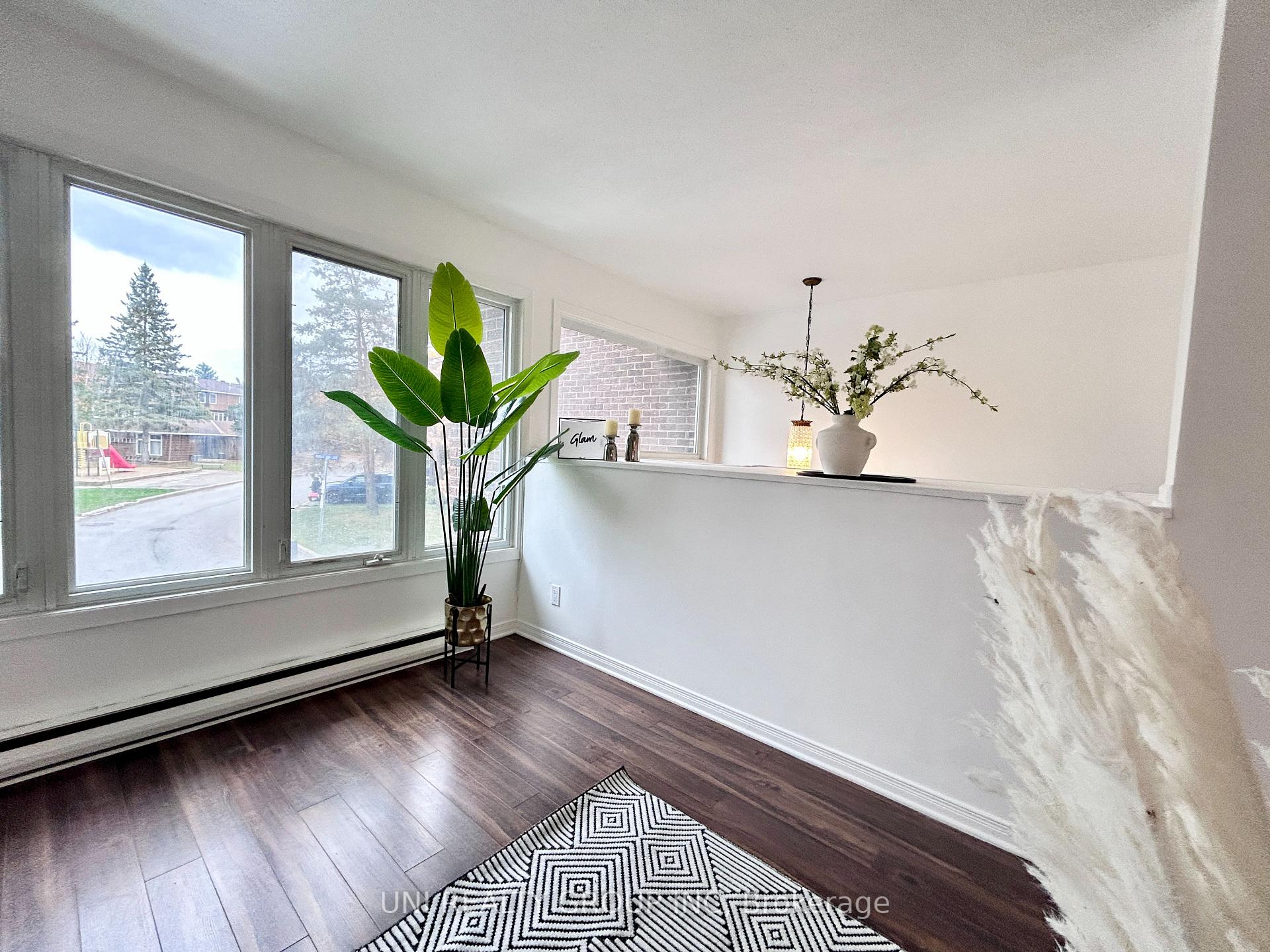 Photo 18 of 2064 Eric Crescent, Ottawa, Pineview — HOMEH