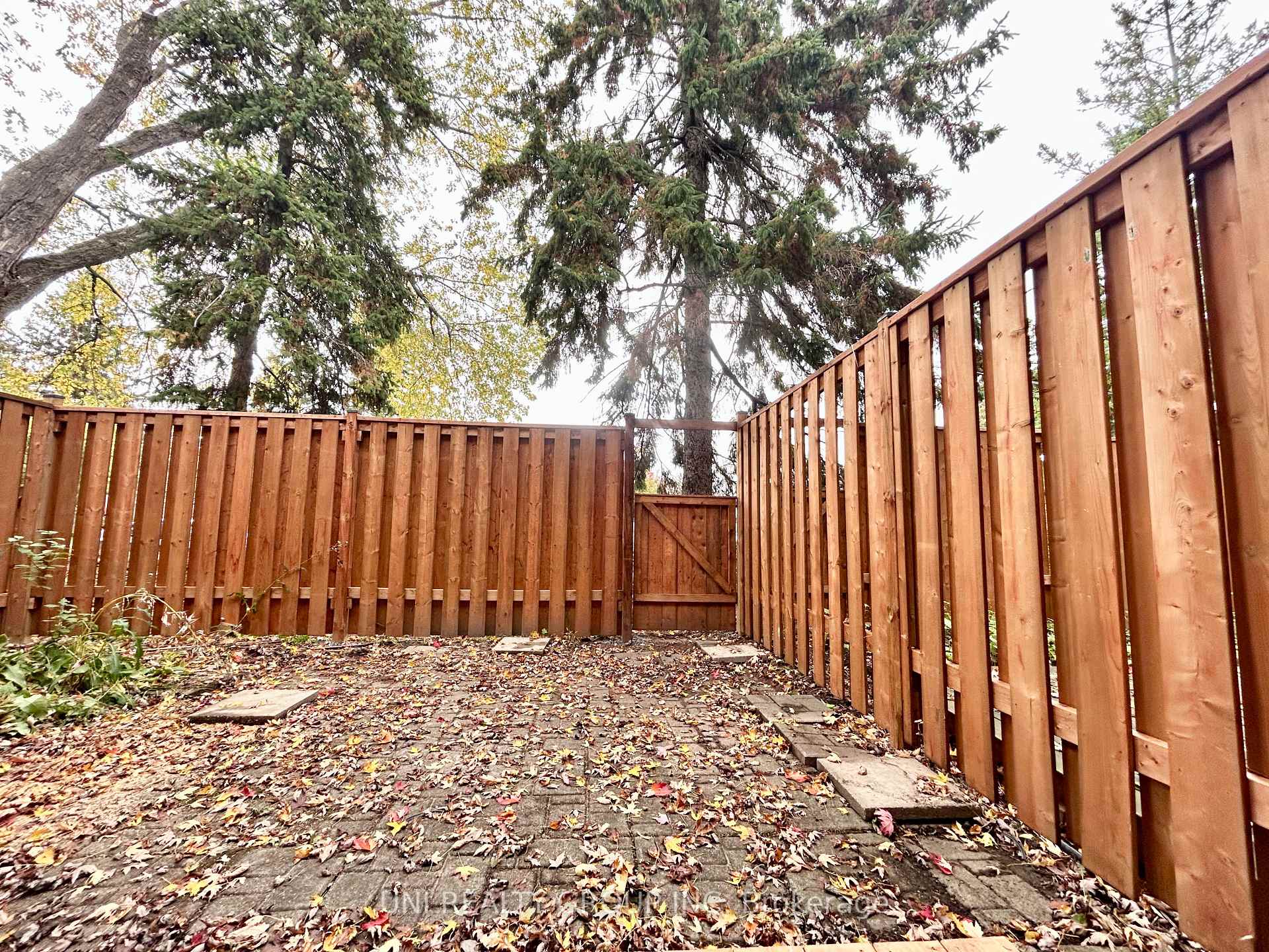 Photo 37 of 2064 Eric Crescent, Ottawa, Pineview — HOMEH