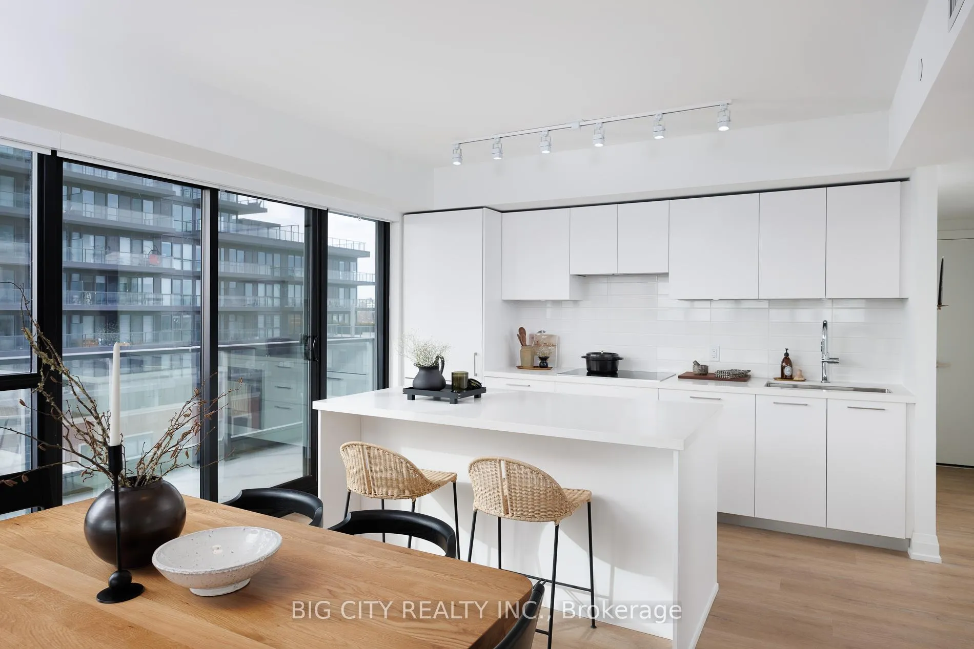 Photo 5 of Unit 1313, 36 Brentcliffe Road, Toronto, Thorncliffe Park — HOMEH