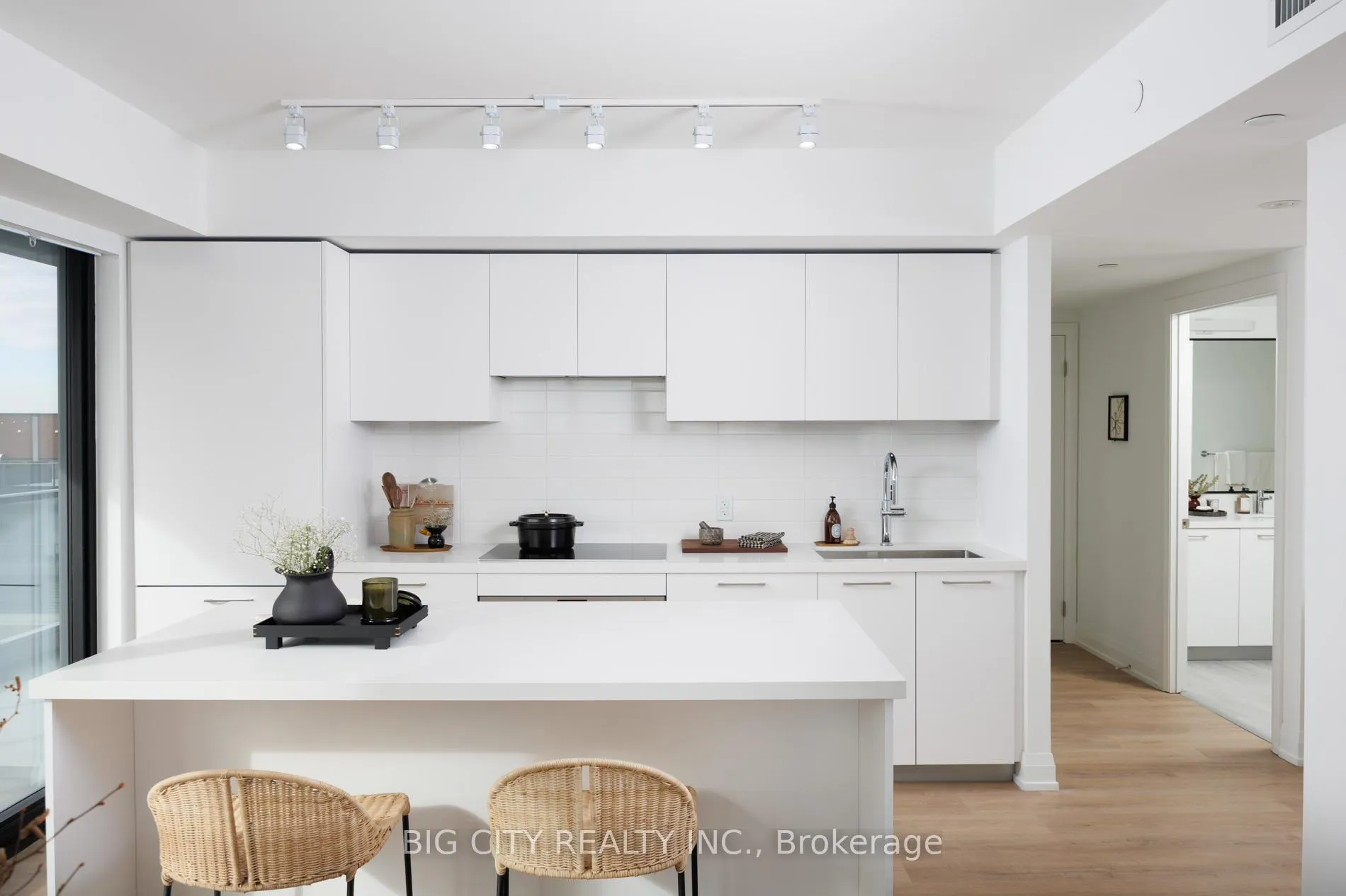Photo 6 of Unit 1313, 36 Brentcliffe Road, Toronto, Thorncliffe Park — HOMEH