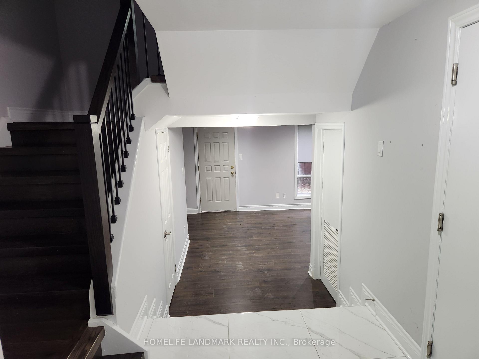 Photo 2 of 7 Poplar Crescent, Aurora, Aurora Highlands — HOMEH