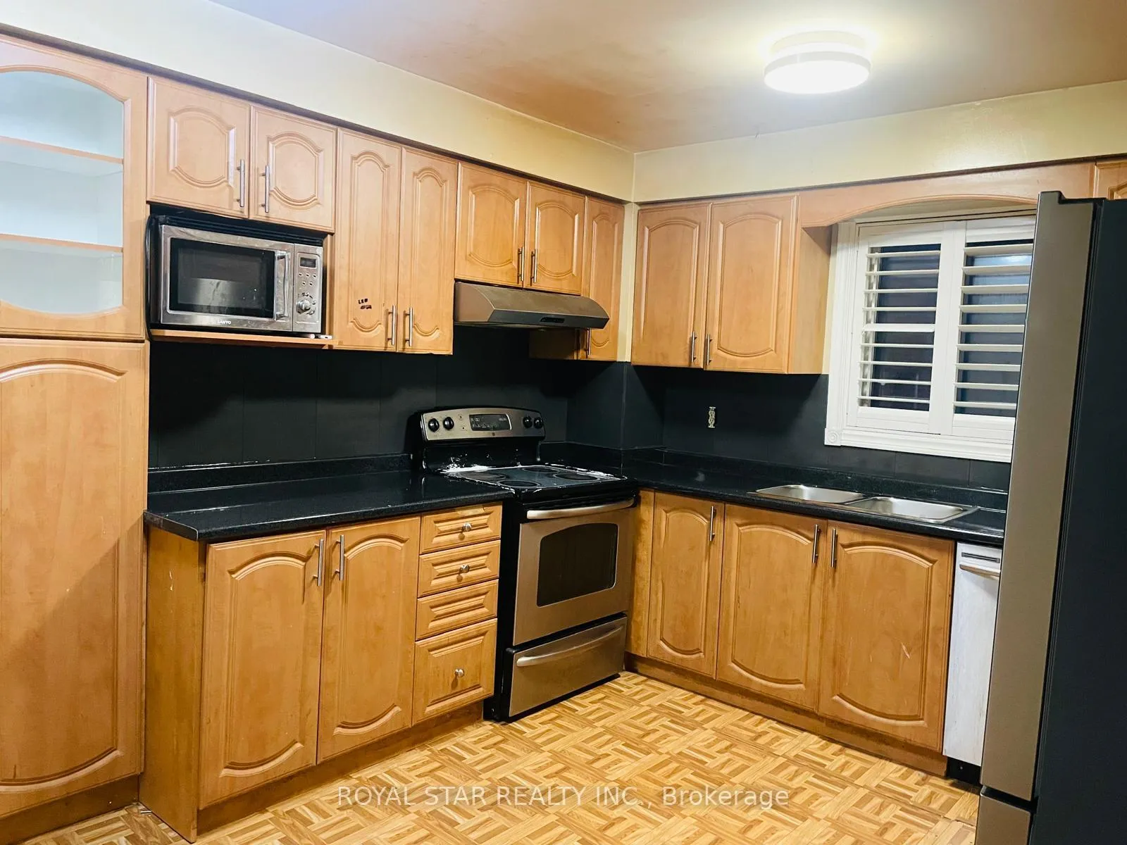 Photo 4 of 118 Banting Crescent, Brampton, Fletcher's West — HOMEH