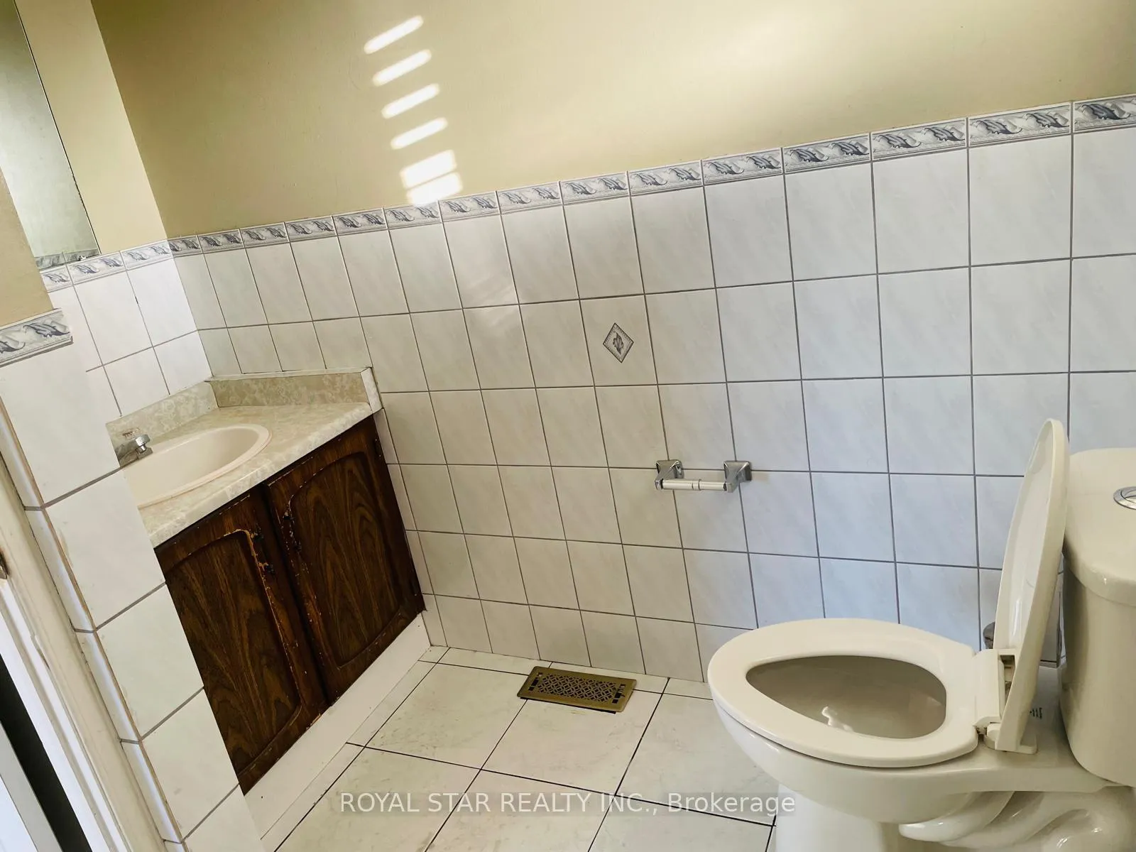 Photo 5 of 118 Banting Crescent, Brampton, Fletcher's West — HOMEH