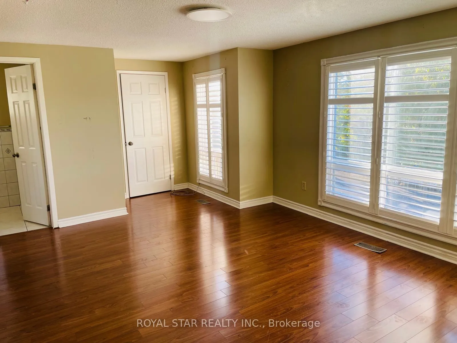 Photo 8 of 118 Banting Crescent, Brampton, Fletcher's West — HOMEH