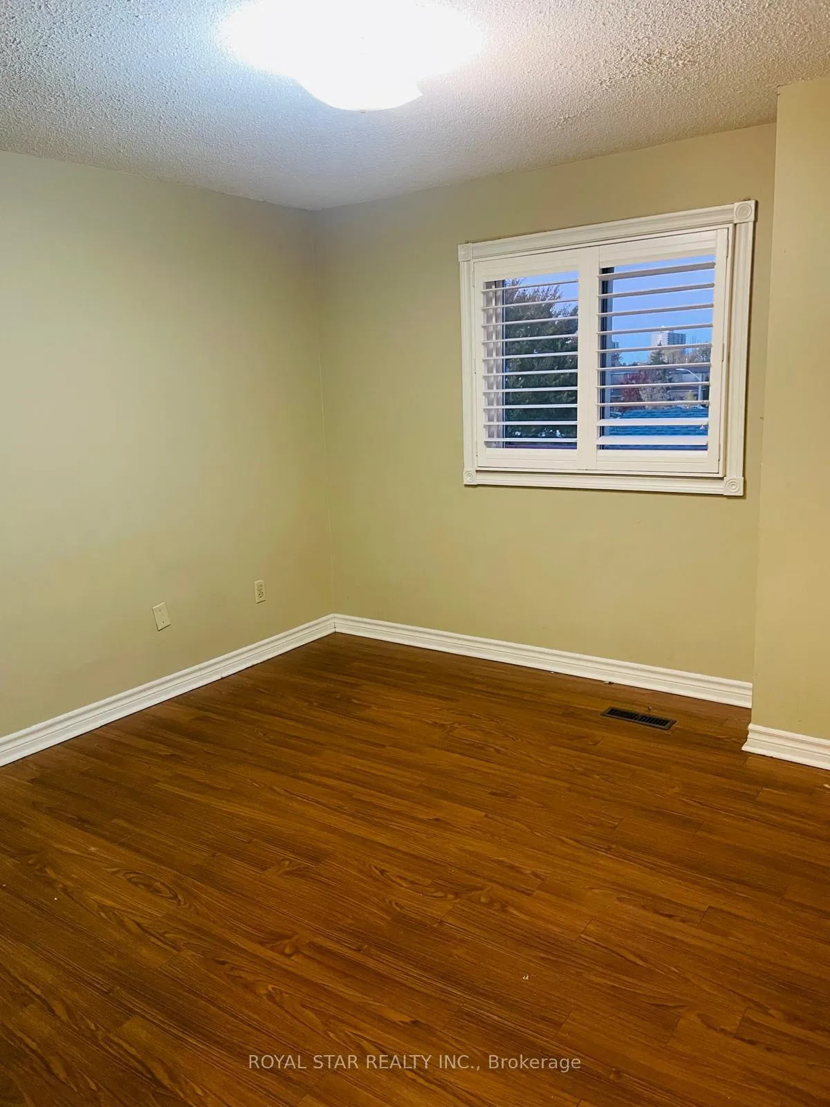 Photo 12 of 118 Banting Crescent, Brampton, Fletcher's West — HOMEH