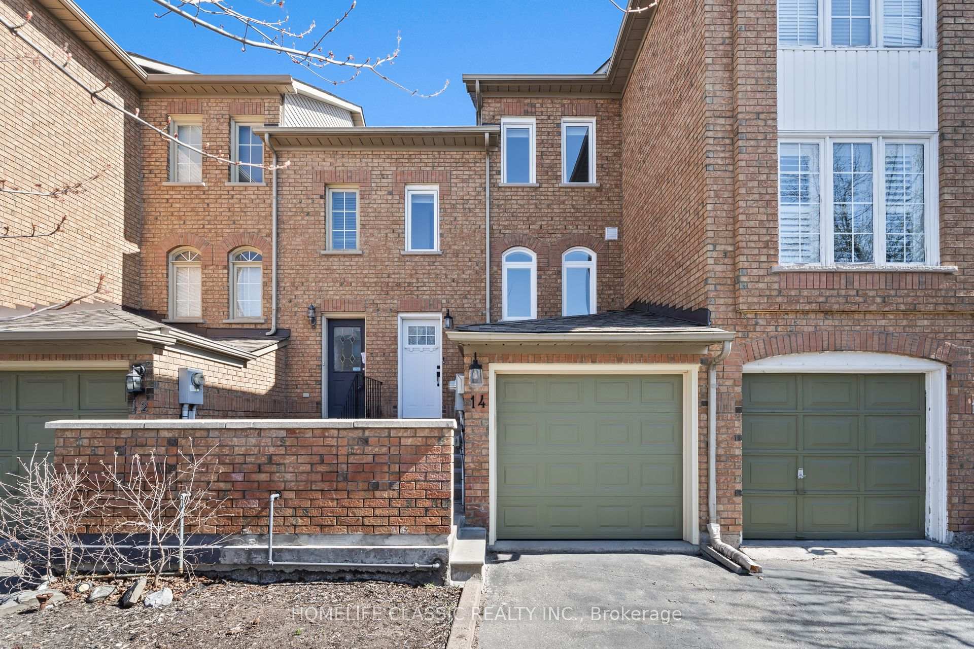Front of 14 Larissa Court