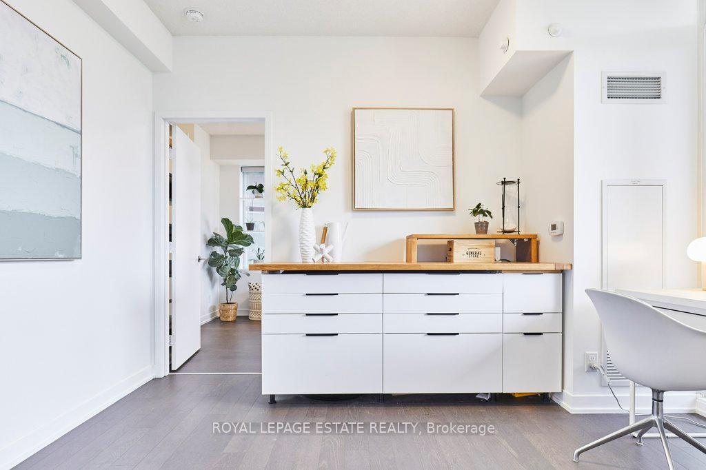 Photo 5 of Unit N419, 120 Bayview Avenue, Toronto, Waterfront Communities — HOMEH