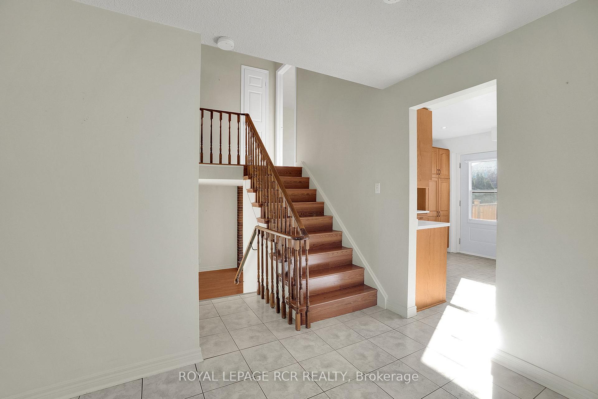 Photo 3 of 204 Ridge Road, Caledon, Bolton West — HOMEH