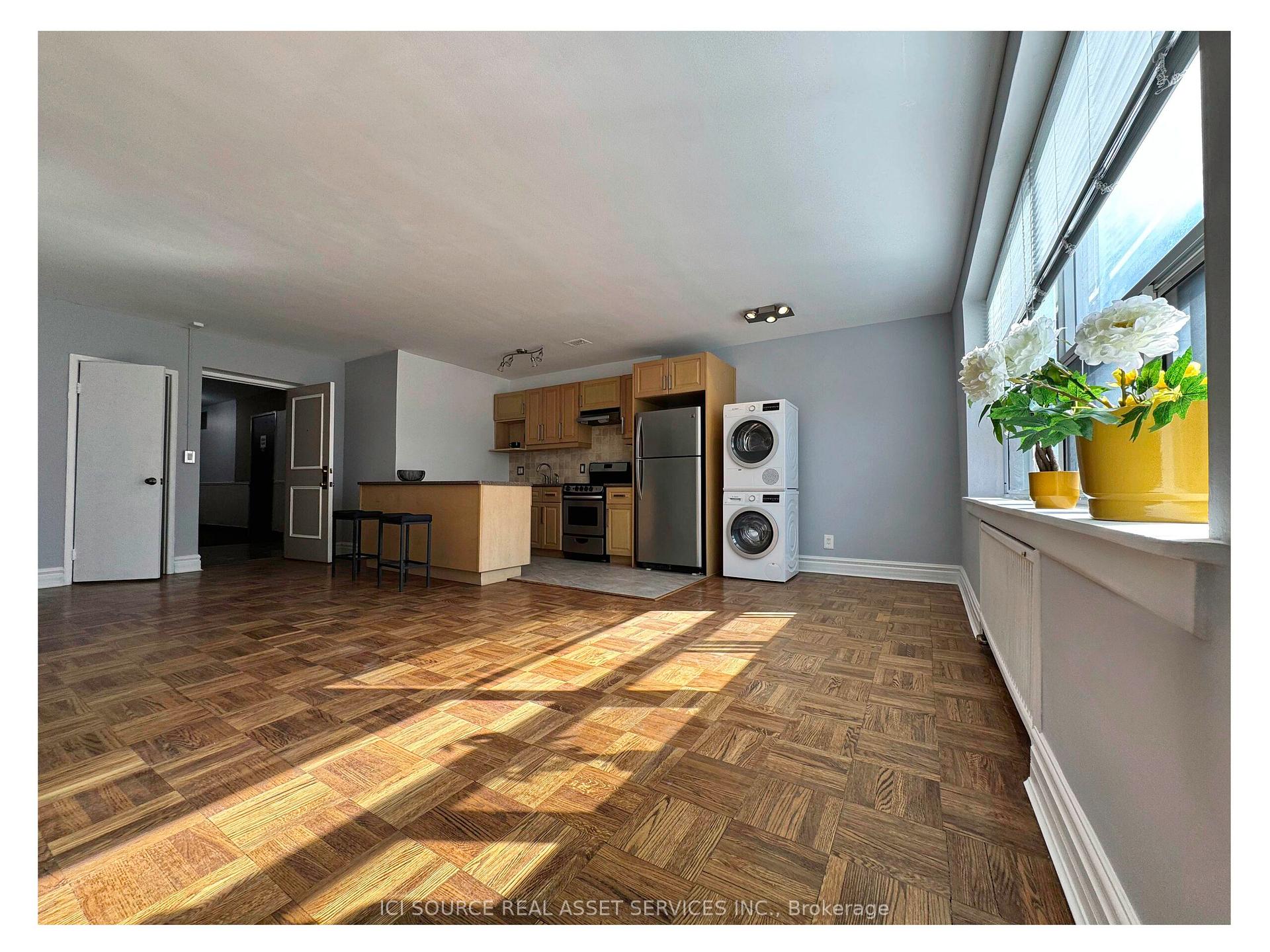 Front of Unit 201, 2 Ridelle Avenue