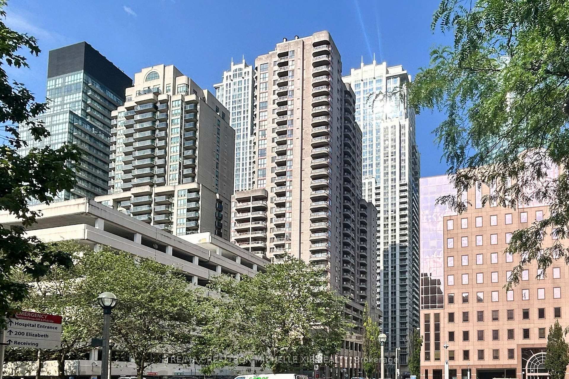 Front of Unit 1009, 736 Bay Street