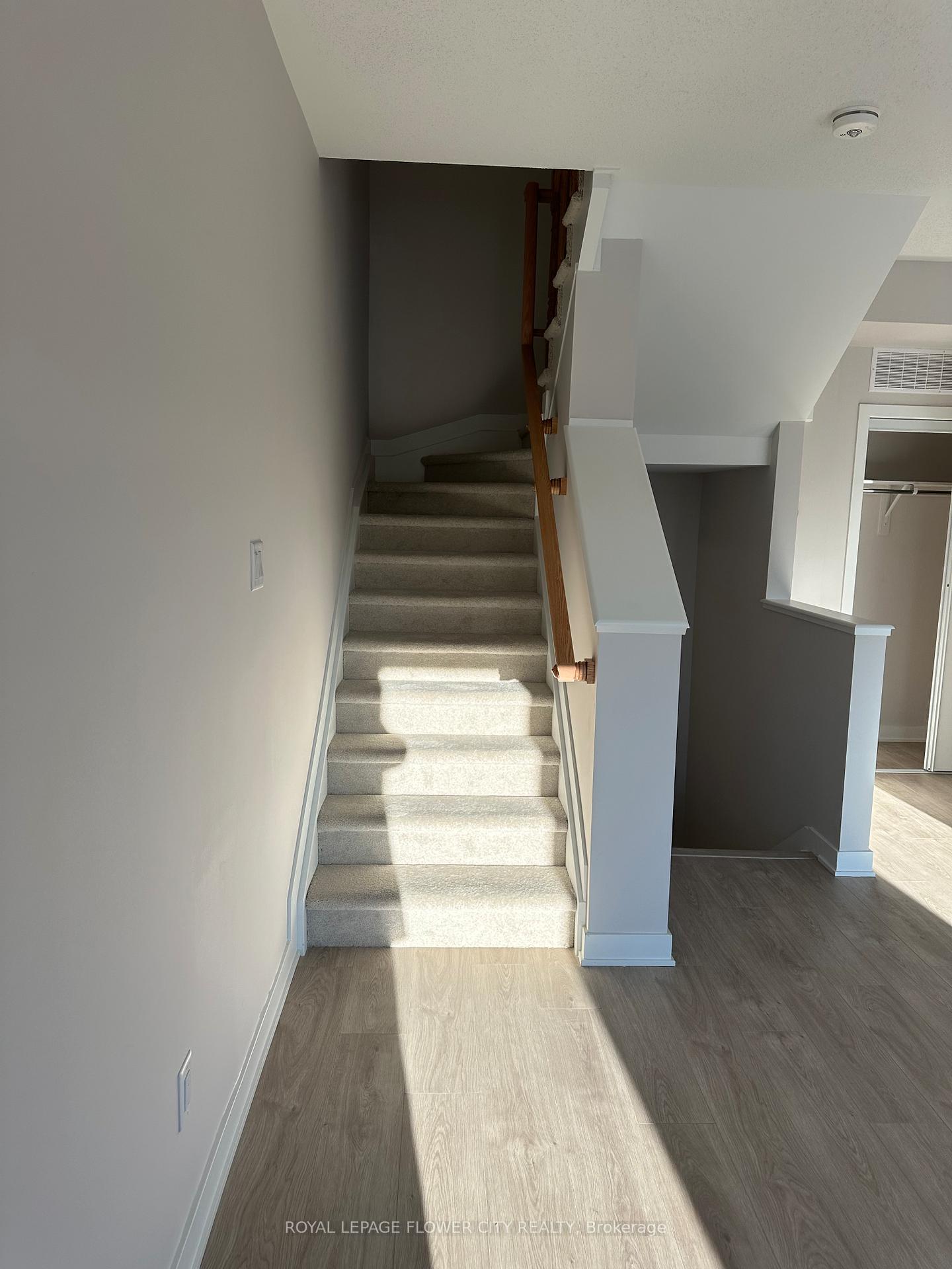 Photo 3 of 604 Mishi Private, Ottawa, CFB Rockcliffe and Area — HOMEH