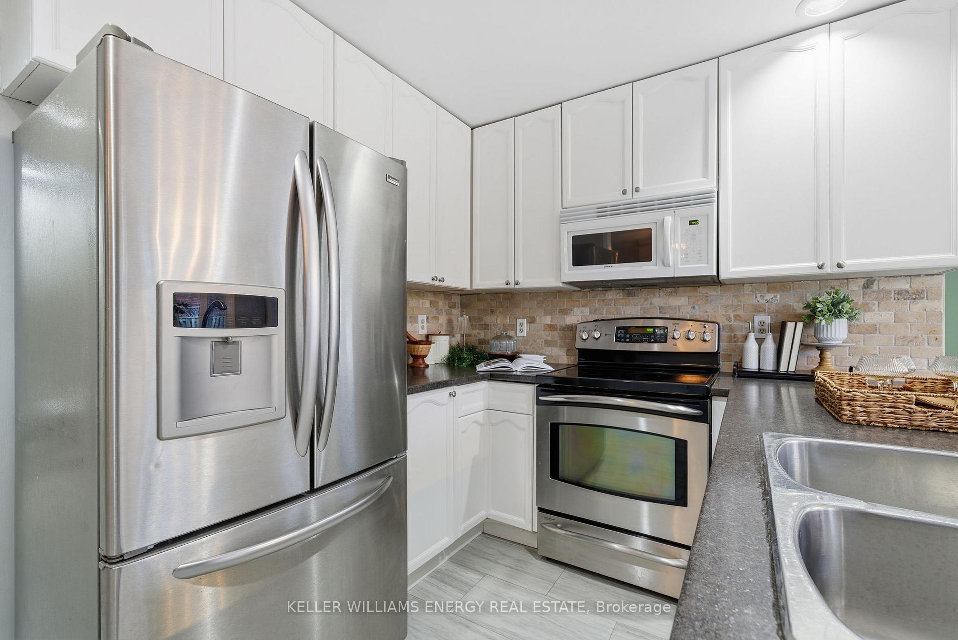 Photo 8 of 14 Soper Creek Drive, Clarington, Bowmanville — HOMEH