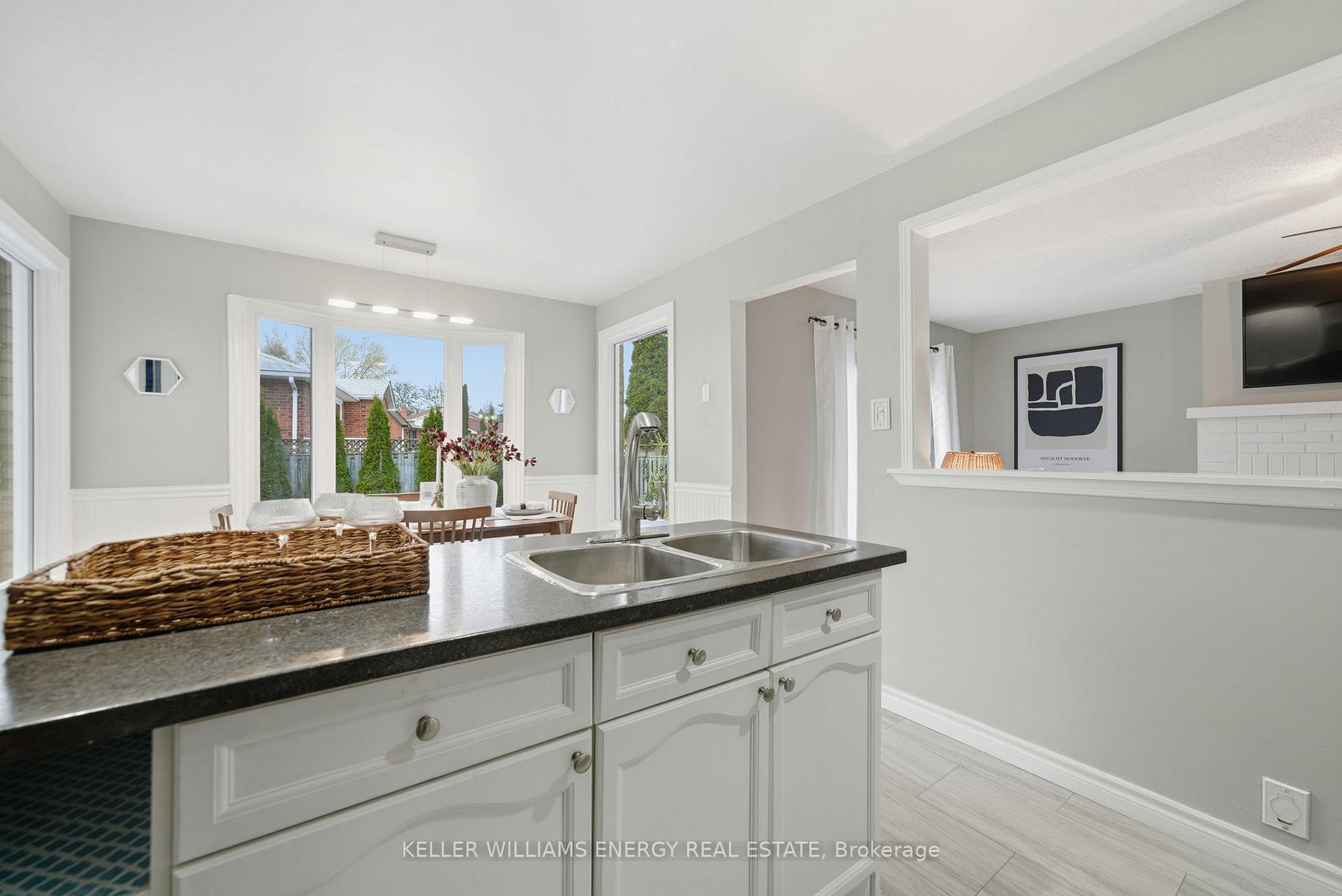 Photo 4 of 14 Soper Creek Drive, Clarington, Bowmanville — HOMEH