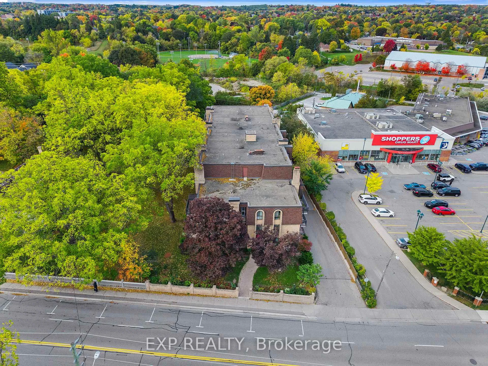 Photo 2 of Unit 203, 15390 Yonge Street, Aurora, Aurora Heights — HOMEH