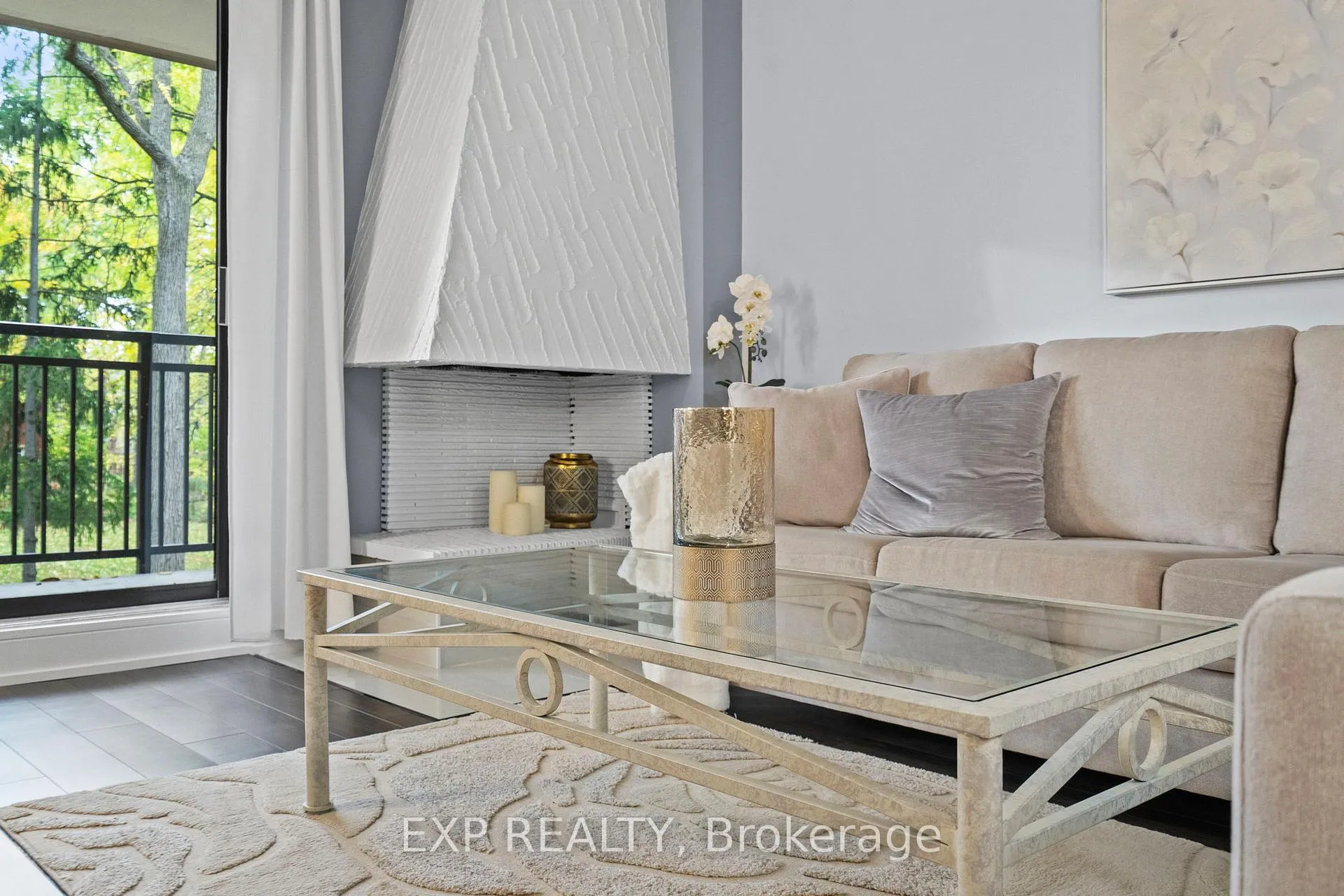 Photo 5 of Unit 203, 15390 Yonge Street, Aurora, Aurora Heights — HOMEH