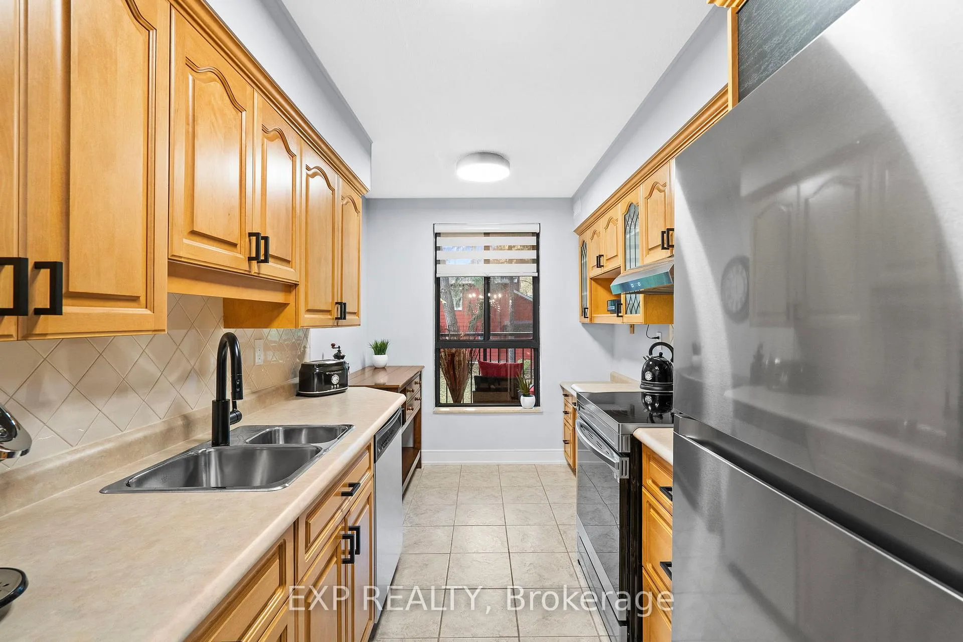 Photo 12 of Unit 203, 15390 Yonge Street, Aurora, Aurora Heights — HOMEH
