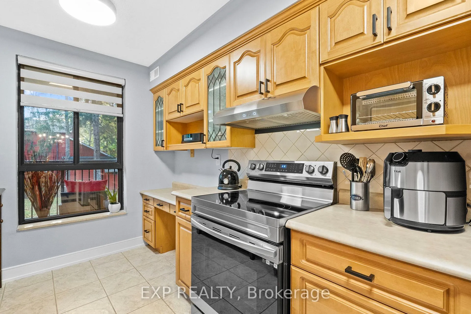 Photo 13 of Unit 203, 15390 Yonge Street, Aurora, Aurora Heights — HOMEH