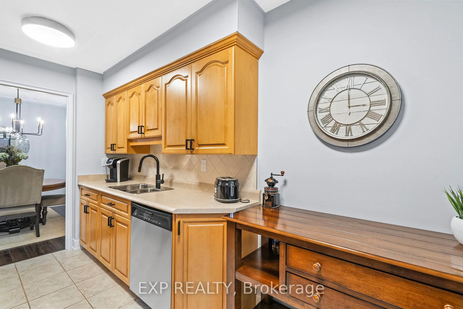 Photo 15 of Unit 203, 15390 Yonge Street, Aurora, Aurora Heights — HOMEH