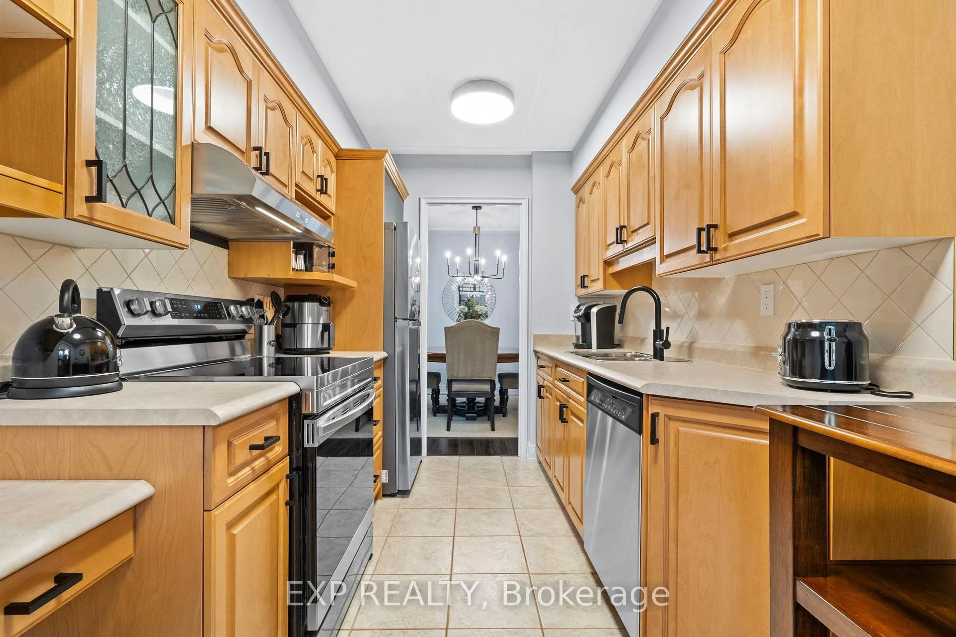 Photo 16 of Unit 203, 15390 Yonge Street, Aurora, Aurora Heights — HOMEH