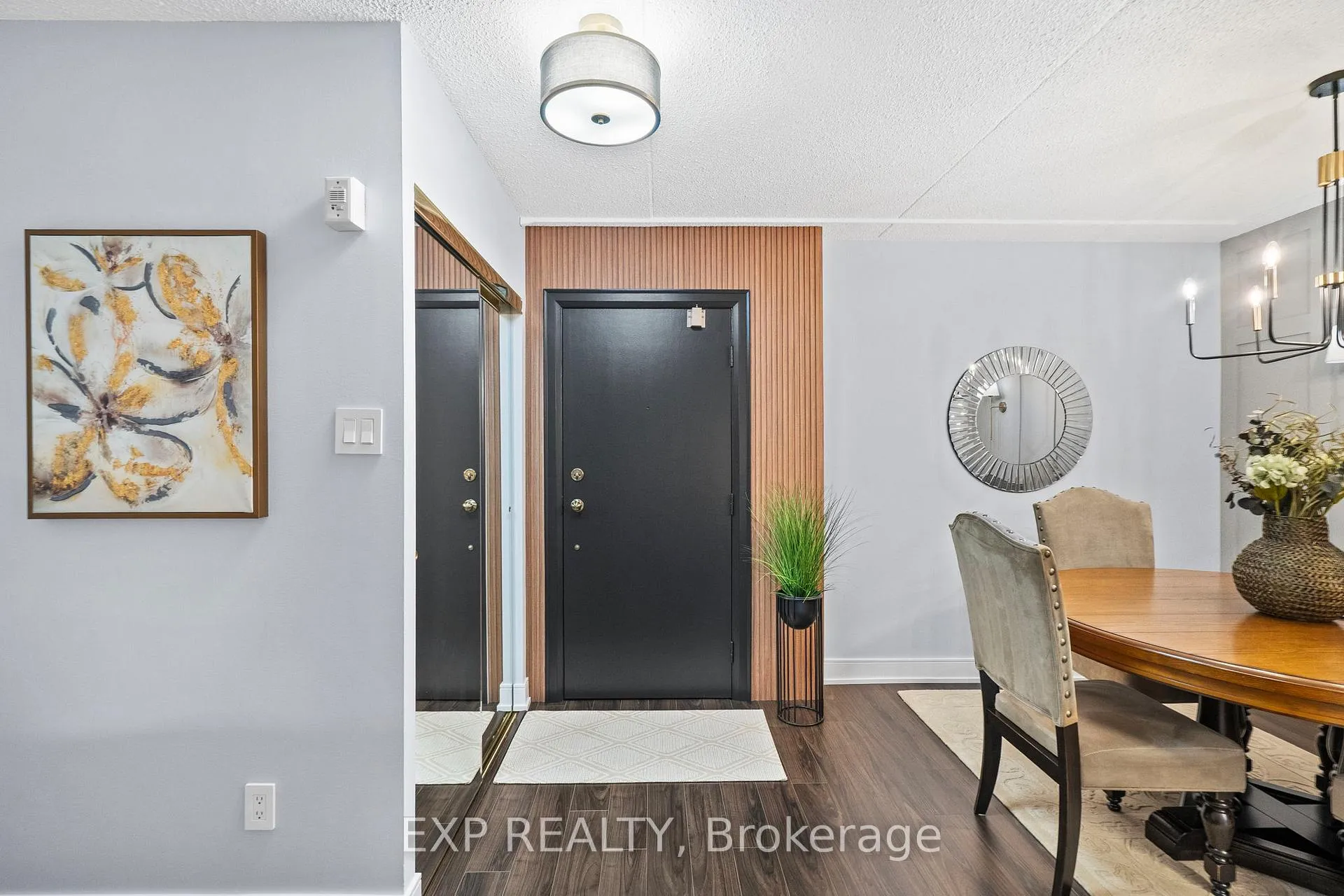 Photo 17 of Unit 203, 15390 Yonge Street, Aurora, Aurora Heights — HOMEH