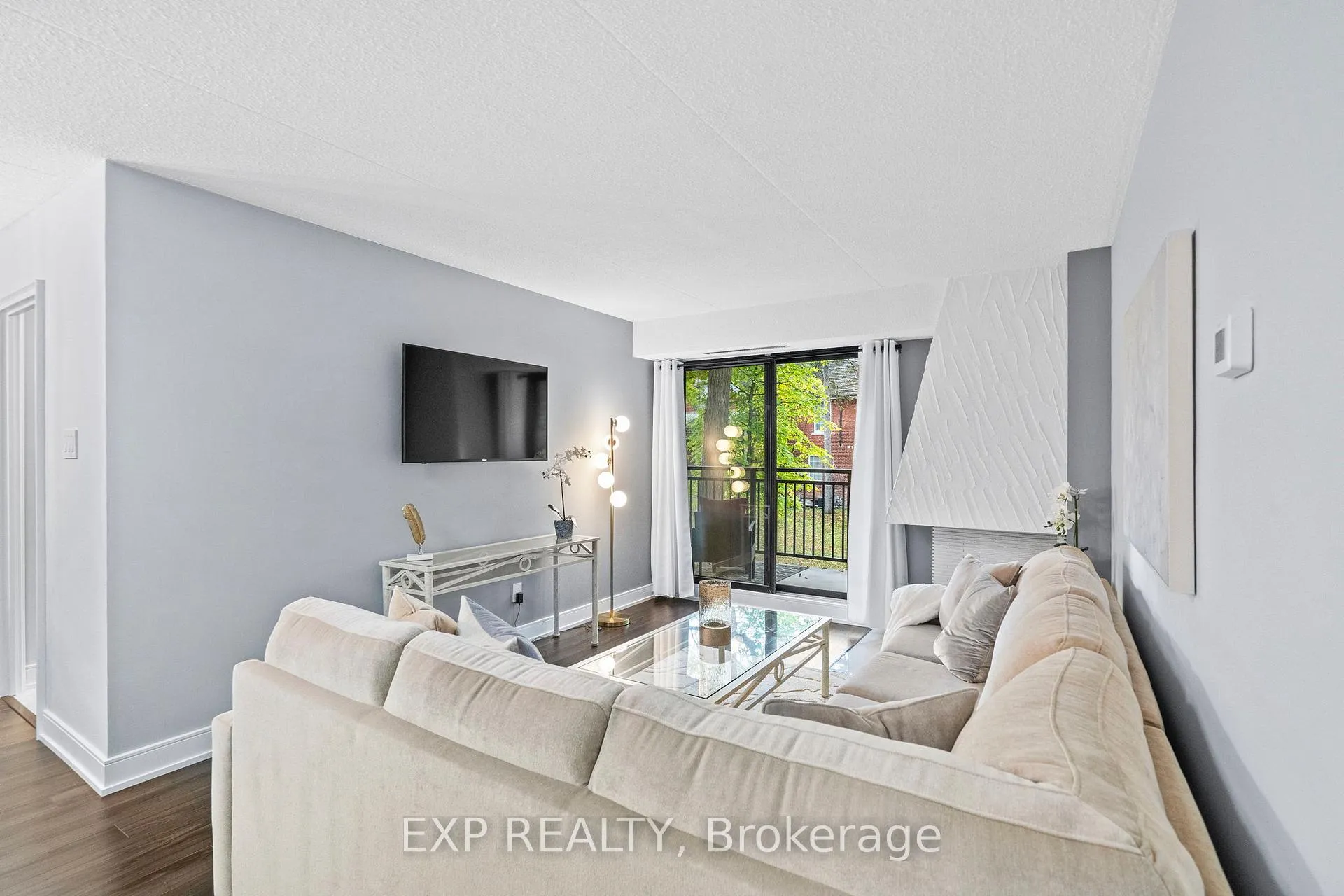Photo 18 of Unit 203, 15390 Yonge Street, Aurora, Aurora Heights — HOMEH
