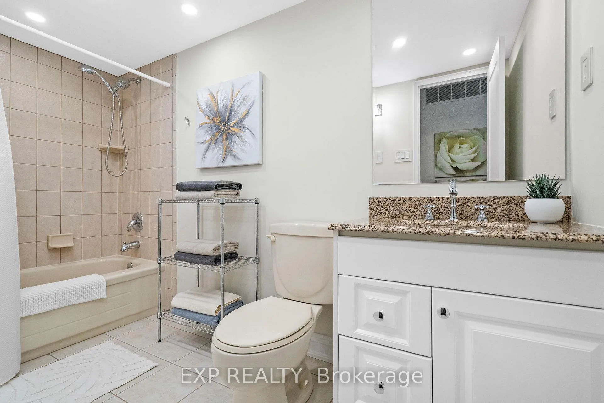 Photo 30 of Unit 203, 15390 Yonge Street, Aurora, Aurora Heights — HOMEH