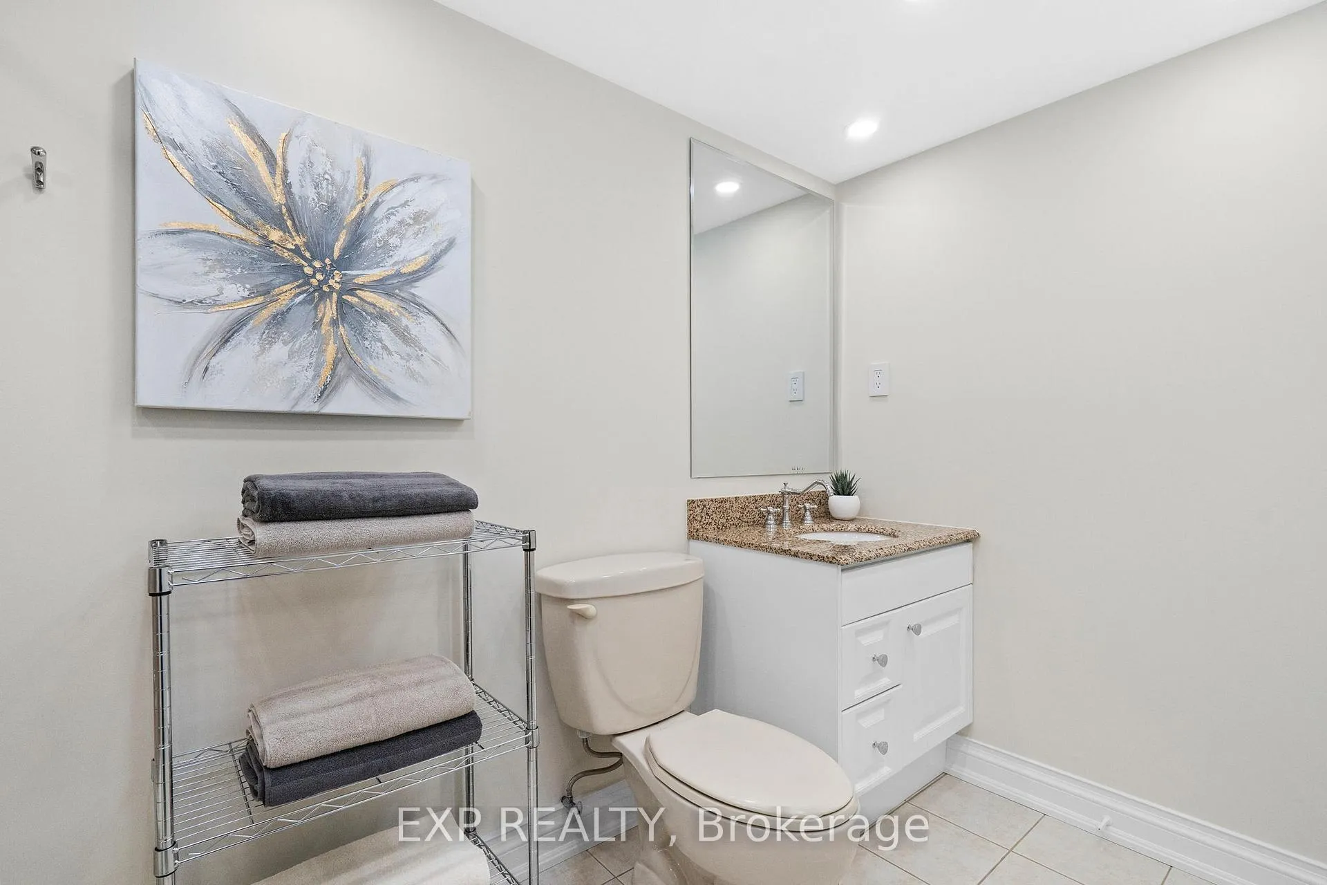 Photo 32 of Unit 203, 15390 Yonge Street, Aurora, Aurora Heights — HOMEH