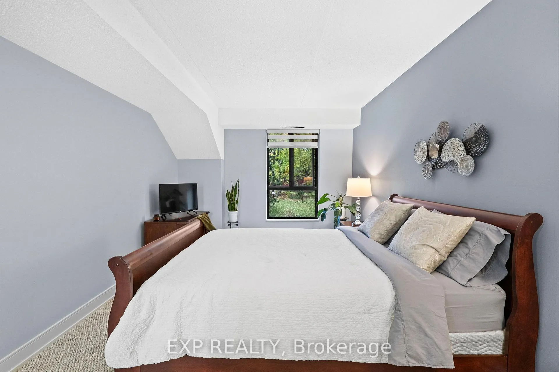 Photo 35 of Unit 203, 15390 Yonge Street, Aurora, Aurora Heights — HOMEH