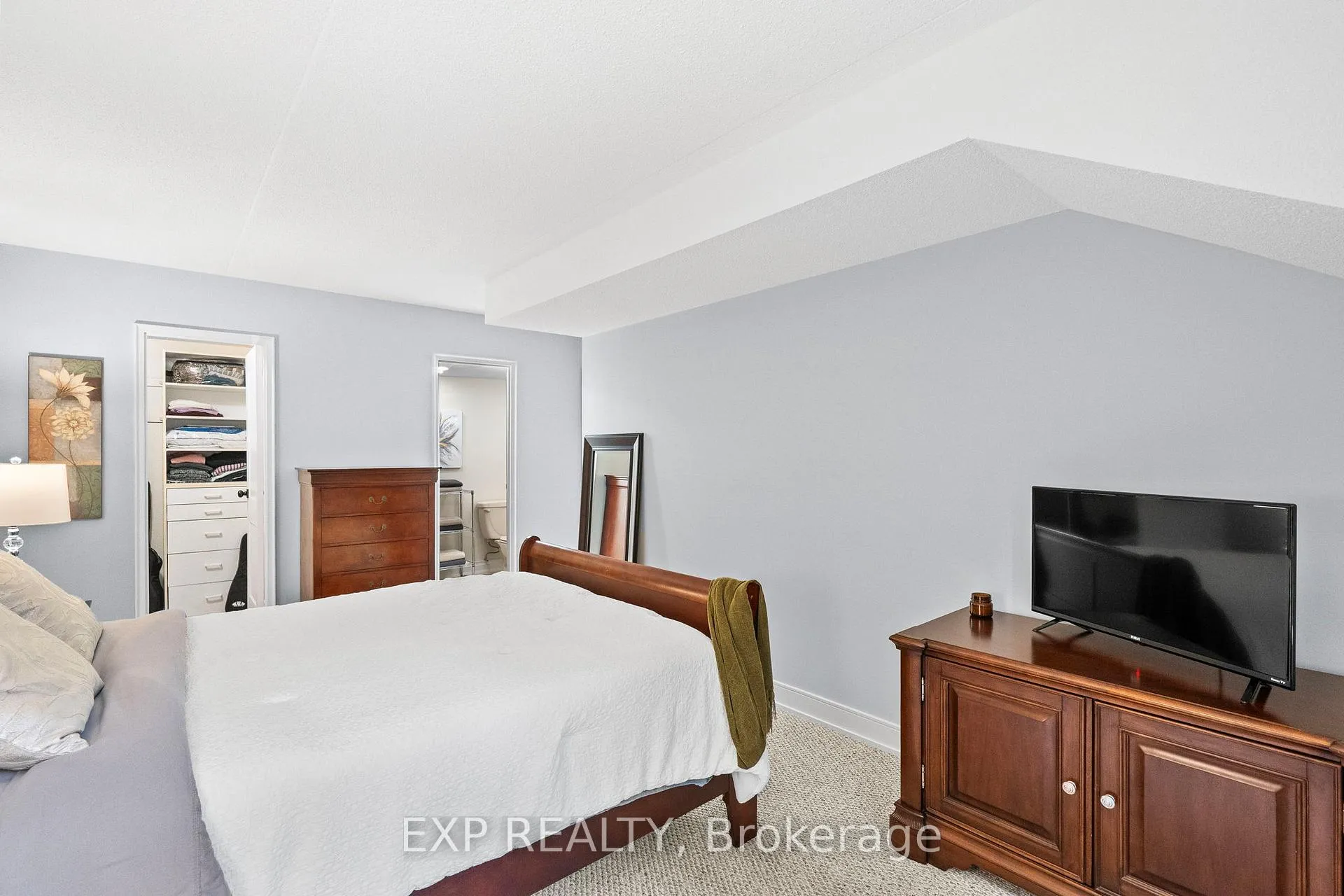 Photo 37 of Unit 203, 15390 Yonge Street, Aurora, Aurora Heights — HOMEH