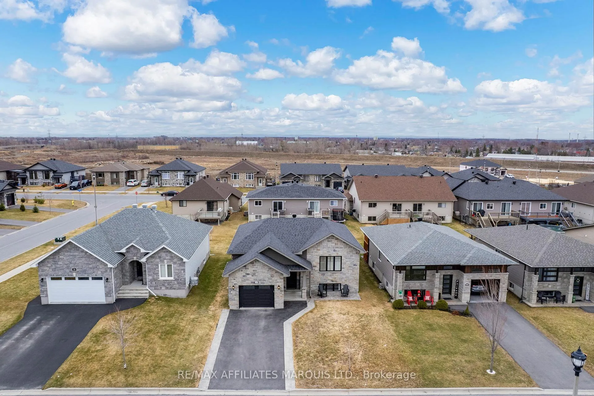 Photo 5 of 252 Eastport Drive, Cornwall — HOMEH