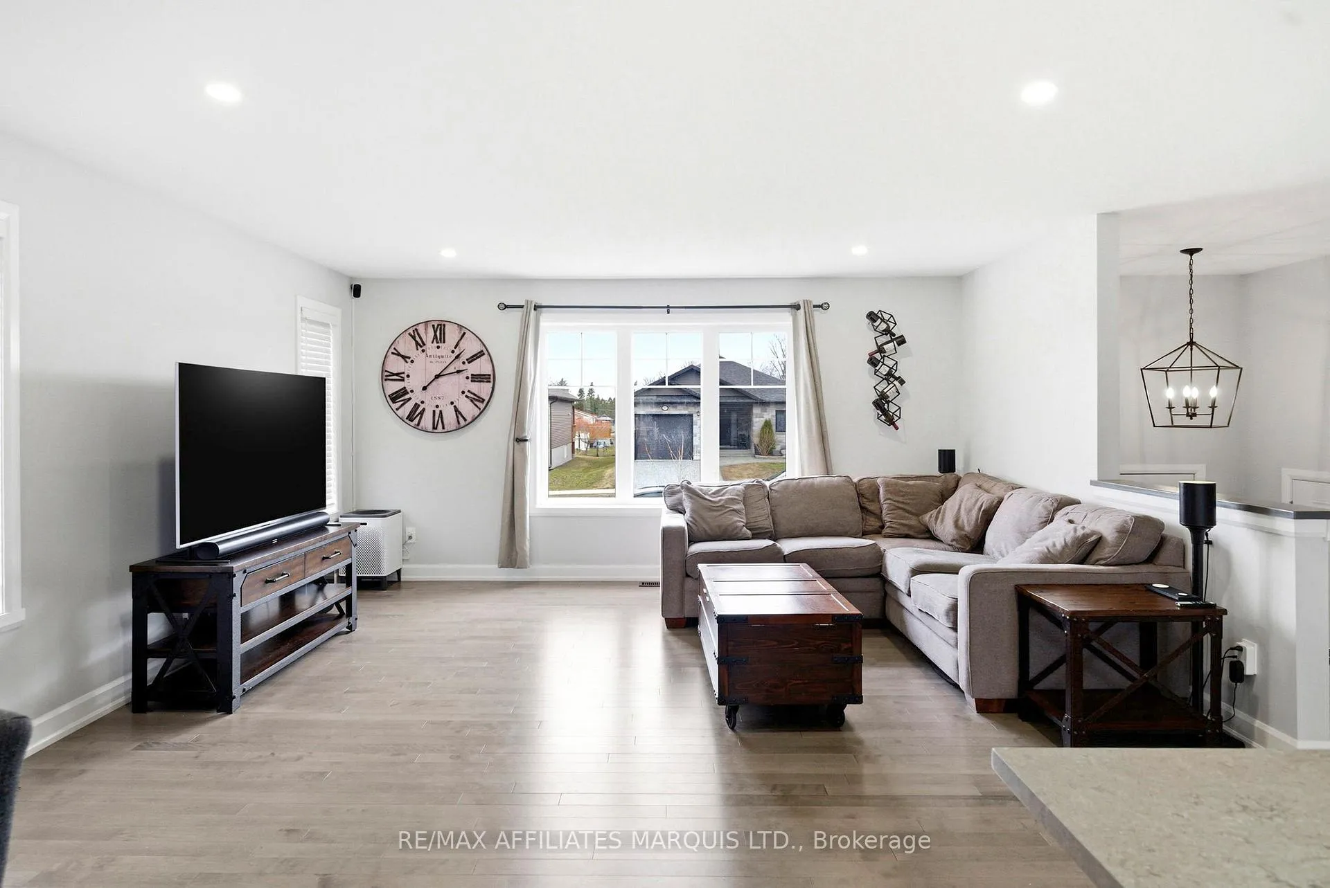 Photo 8 of 252 Eastport Drive, Cornwall — HOMEH