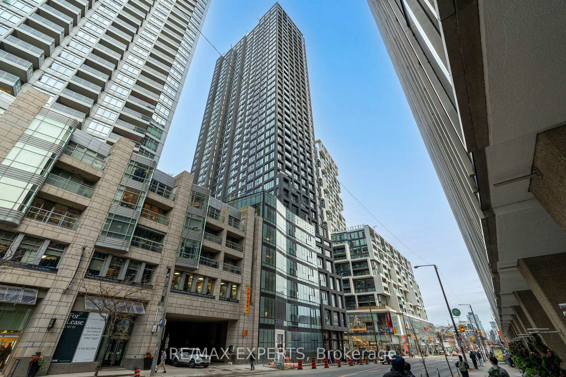 Front of Unit 904, 20 Soudan Avenue