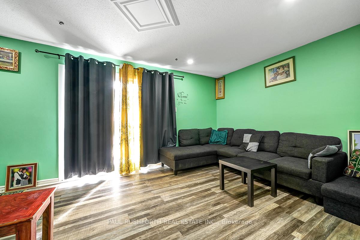 Photo 3 of 33 Corley Private, Ottawa, Heron Gate/Industrial Park — HOMEH