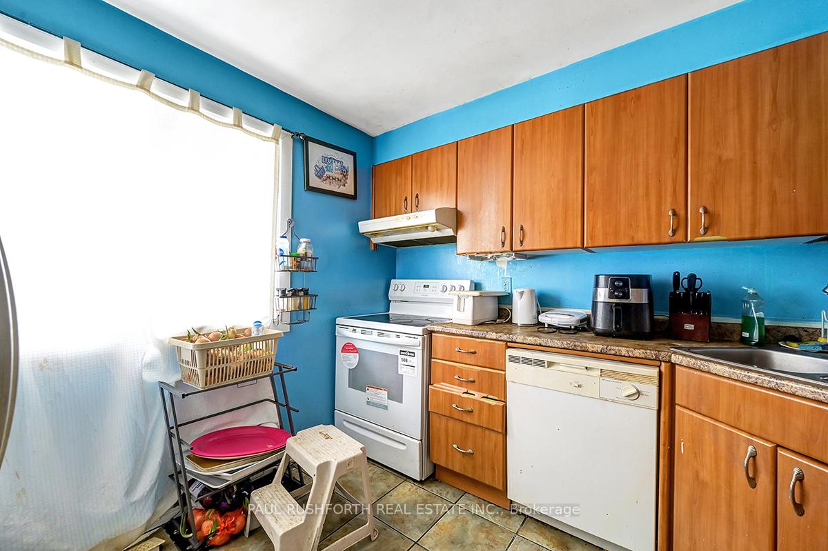 Photo 4 of 33 Corley Private, Ottawa, Heron Gate/Industrial Park — HOMEH