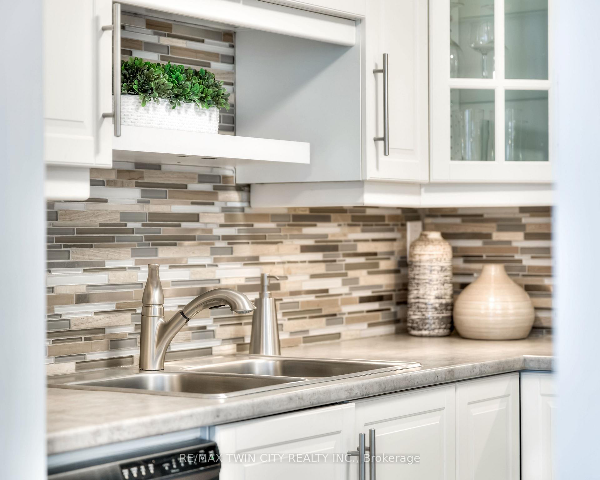 Photo 15 of Unit 504, 1414 King Street E, Kitchener — HOMEH