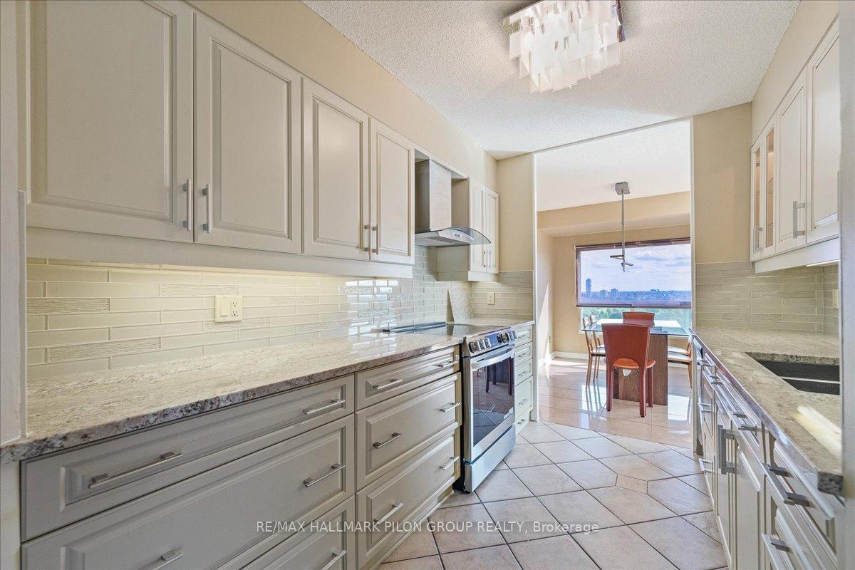 Photo 3 of Unit 1105, 545 St Laurent Boulevard, Ottawa, Viscount Alexander Park — HOMEH