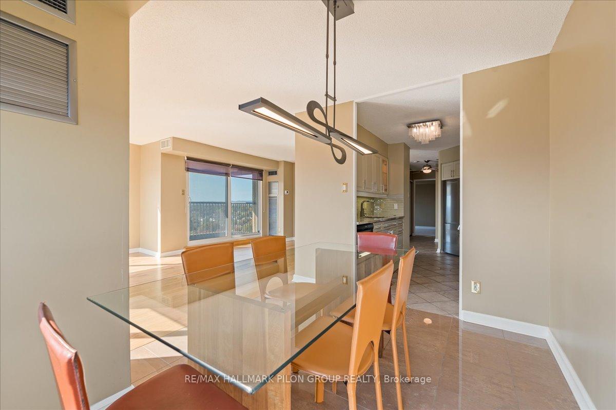 Photo 6 of Unit 1105, 545 St Laurent Boulevard, Ottawa, Viscount Alexander Park — HOMEH