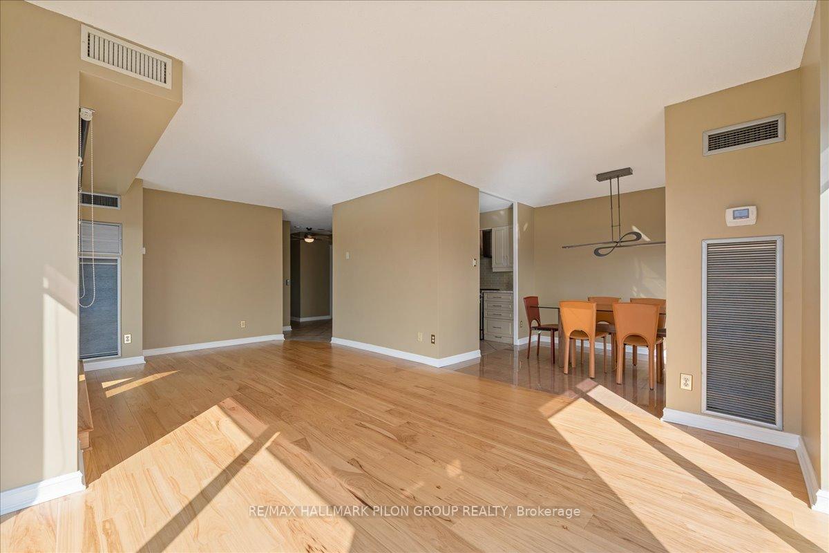 Photo 11 of Unit 1105, 545 St Laurent Boulevard, Ottawa, Viscount Alexander Park — HOMEH