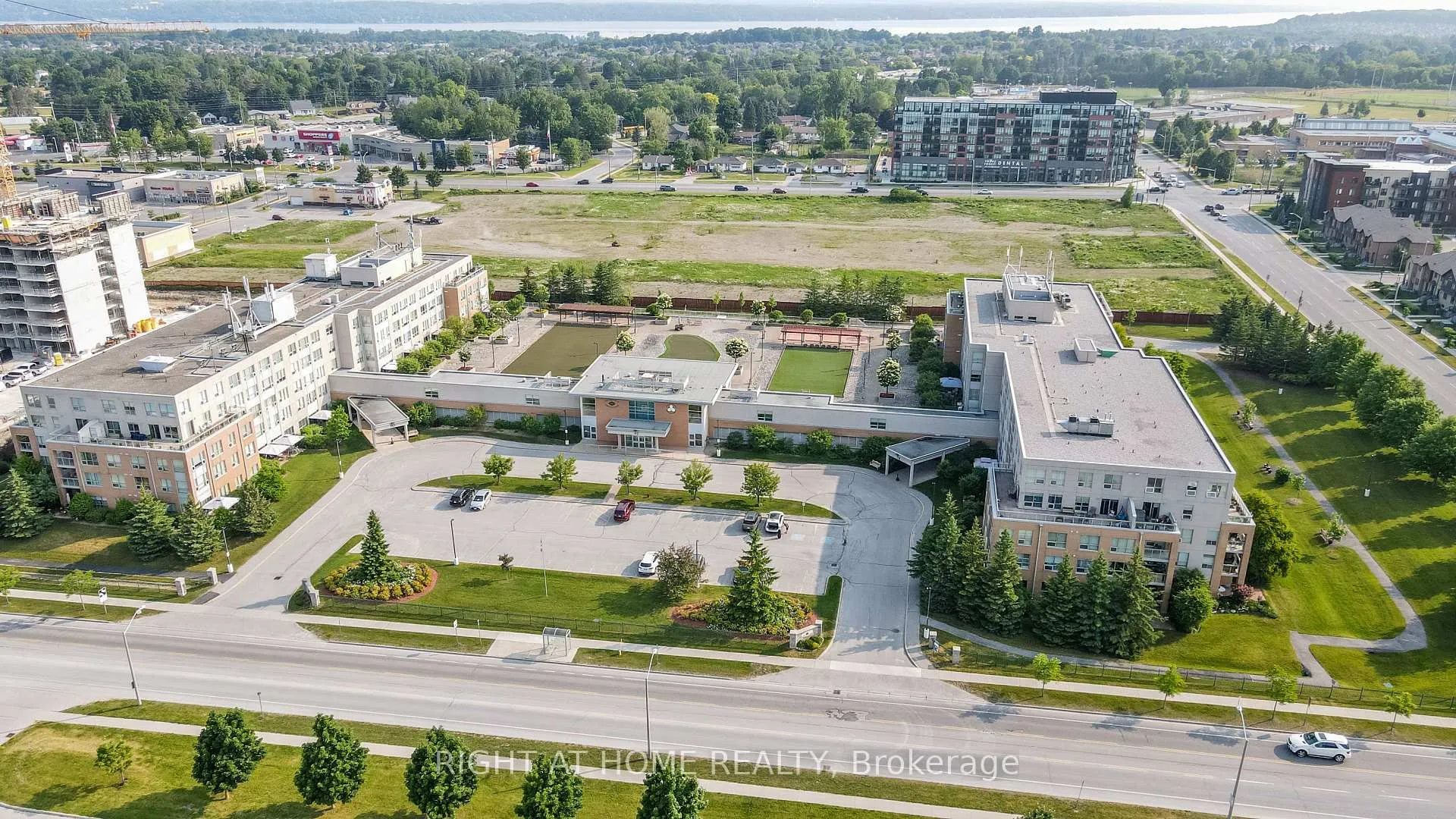 Photo 5 of Unit 402, 94 Dean Avenue, Barrie, Painswick South — HOMEH