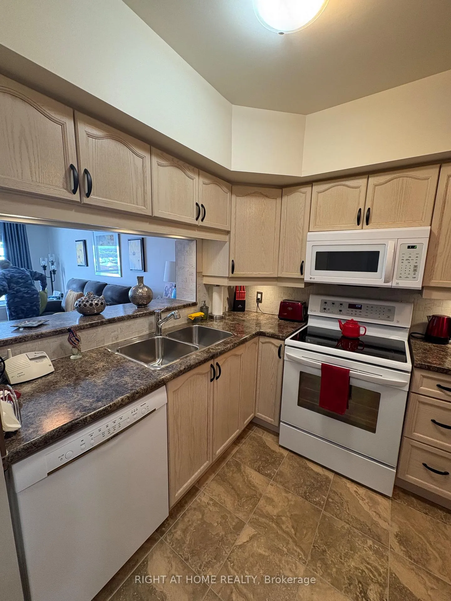 Photo 33 of Unit 402, 94 Dean Avenue, Barrie, Painswick South — HOMEH