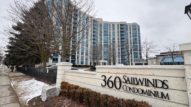 Front of Unit 809, 360 Watson Street W
