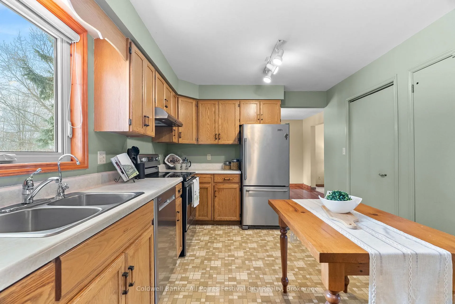 Photo 12 of 81287 Colborne Place, Goderich, Goderich (Town) — HOMEH